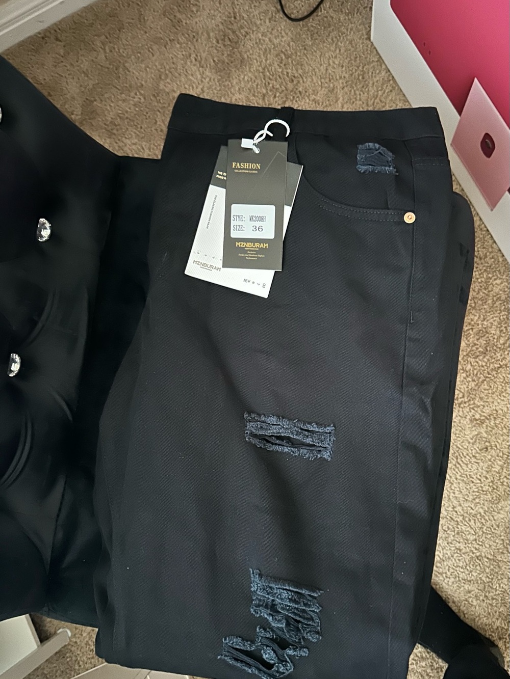 SHEIN Black Straight Men’s Jeans with Distressed Detail
